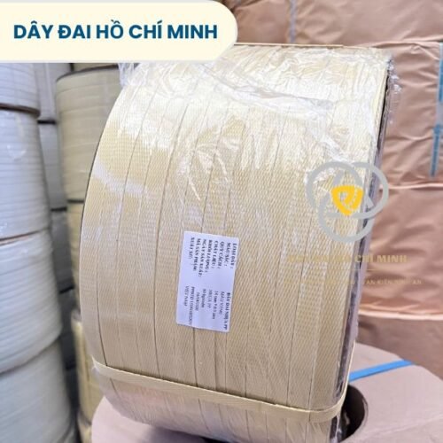 Hình ảnh cuộn dây đai PP nhựa bán tự động màu vàng có logo Dây Đai Hồ Chí Minh, dùng đóng đai thùng carton và cố định pallet hàng hóa.