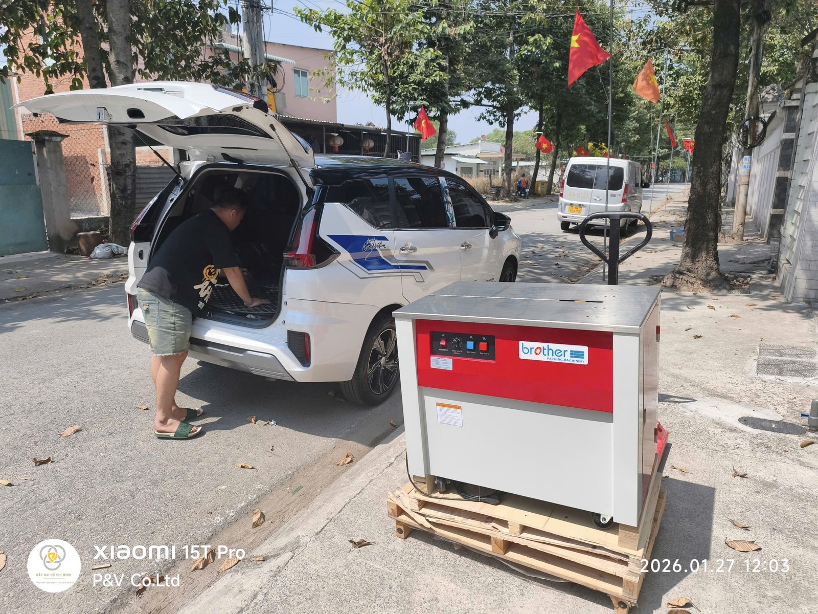 Máy đóng đai niềng thùng KZB-01 sử dụng dây PP, vận hành bán tự động, đóng gói nhanh và chắc chắn cho thùng carton, kho vận và nhà xưởng. Giải pháp tối ưu chi phí đóng gói.