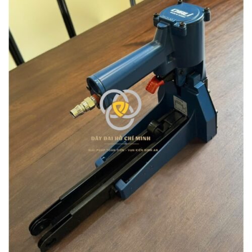 Súng bắn ghim Chali AN 22-35 chính hãng phù hợp đóng nắp thùng carton trong các ngành thực phẩm, điện tử, dệt may, thủy sản và xuất khẩu. Thiết bị giúp tiết kiệm thời gian, giảm chi phí nhân công và đảm bảo kiện hàng luôn được cố định chắc chắn khi vận chuyển.