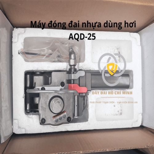 Máy đóng đai khí nén AQD-25 được đóng gói trong thùng bảo vệ, kèm phụ kiện đi cùng sản phẩm.