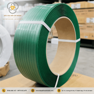 Dây đai PET màu xanh chịu lực cao, bề mặt nhám, chuyên dùng để đóng pallet, gỗ, gạch men, thép và hàng hóa xuất khẩu. Tương thích với máy đóng đai cầm tay, khí nén và tự động.